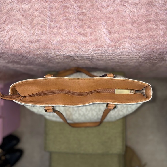 🎉HP🎉 Michael Kors SET White and Brown Logo Tote Bag and Wallet Set - Picture 14 of 16